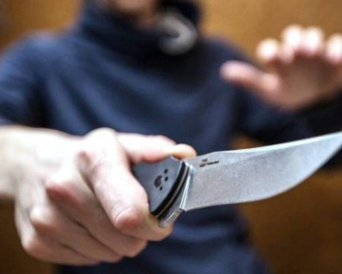 Ново нападение! Заплашиха с нож и ограбиха младеж в Благоевград
