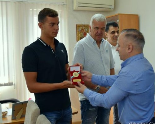 Спортен Икар за плувец от школата в Сандански