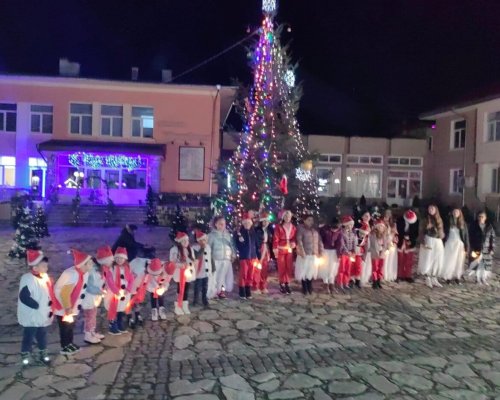 И коледната елха в Баня грейна