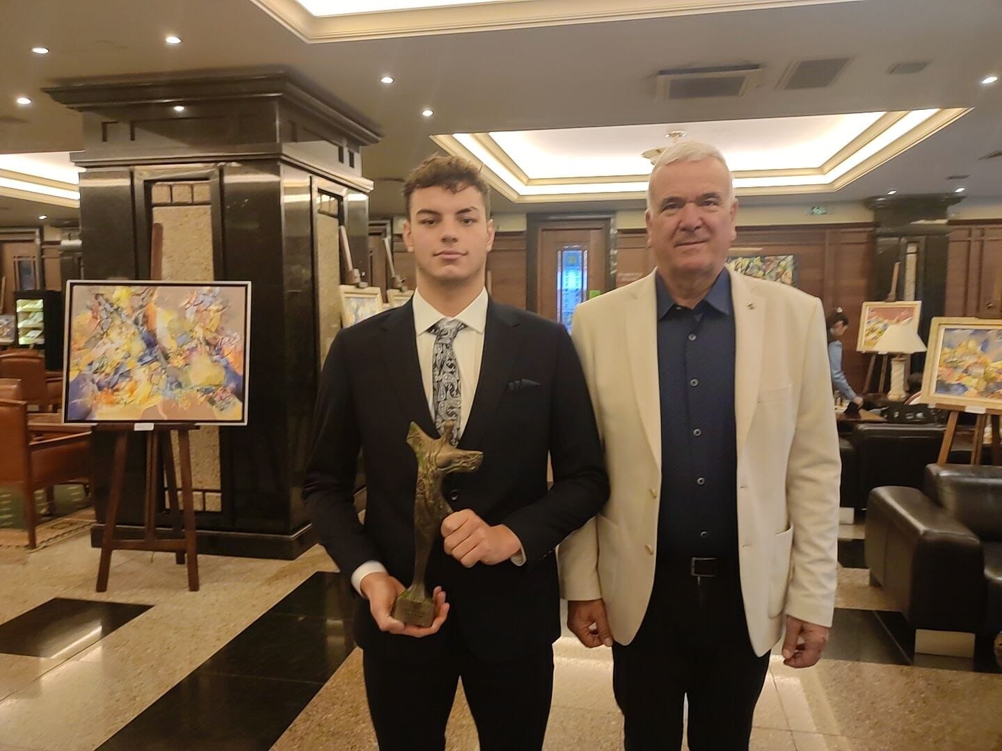 Състезателят на ПК Вихрен Петър Мицин получи приза Спортен Икар