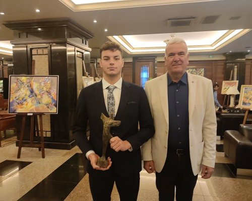 Състезателят на ПК Вихрен Петър Мицин получи приза Спортен Икар