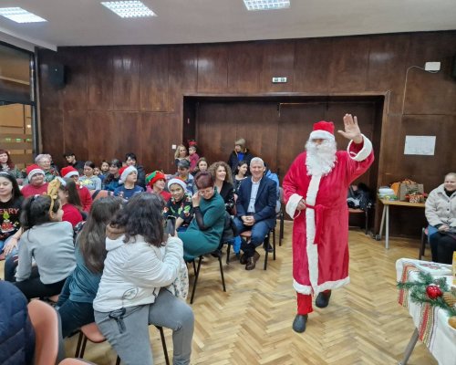 Коледни изненади за десетки деца от уязвими групи и деца с увреждания в Разлог