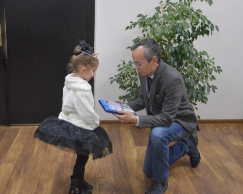 Малка балерина покани Байкушев на Коледен концерт
