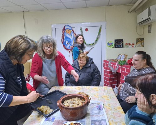 Капама и гръчена баница за потребителите на Центъра за социална рехабилитация и интеграция в Разлог