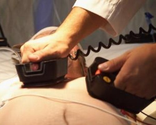Благотворителен турнир по футбол в Благоевград събира пари за училищни дефибрилатори