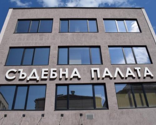 Водят в съда бащата, насилил 12-годишната си дъщеря в Петрич