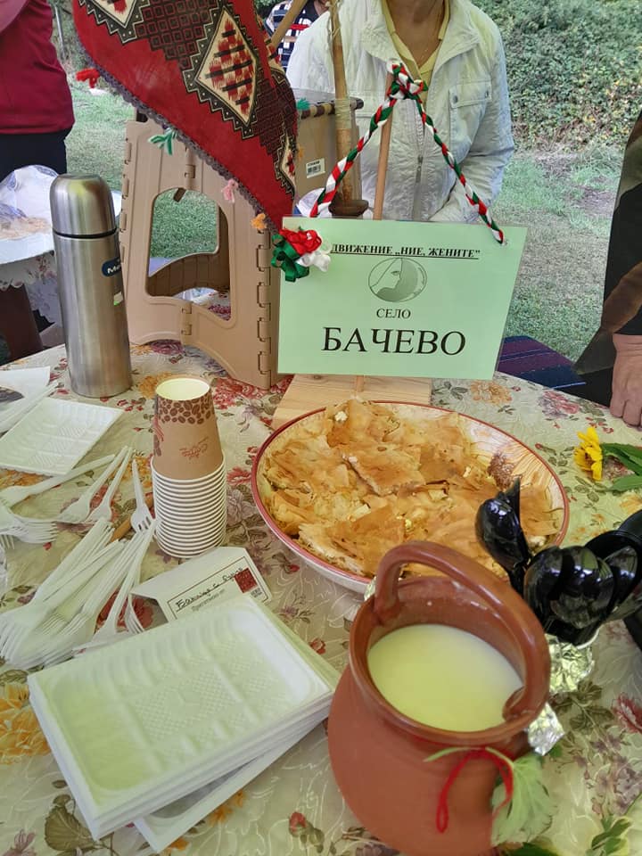 Ние жените с.Бачево достойно представиха стари бачевски ястия и обичаи в няколко селища