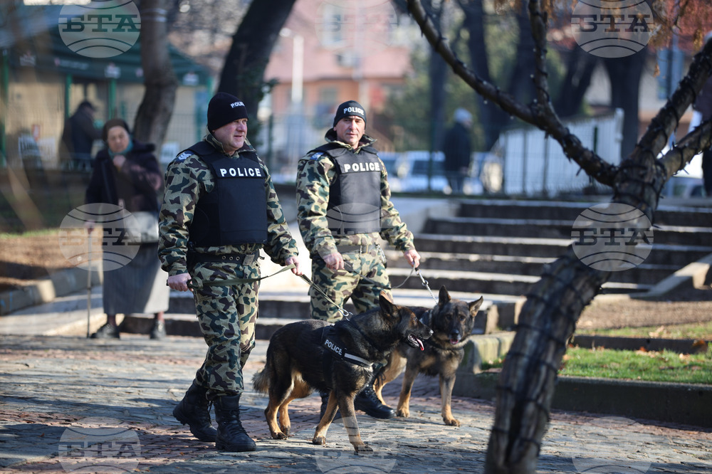 ПИАР АКЦИЯ ИЛИ МЕРКИ ЗА СИГУРНОСТ: Благоевград почерня от спецчасти, жандармерия и кучета! (СНИМКИ)