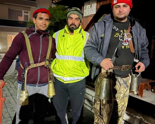 Кукери в Сиимитли напомниха, че Сурва наближава