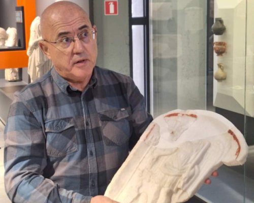 Мраморна оброчна плоча на богинята Немезида вече в Исторически музей Петрич
