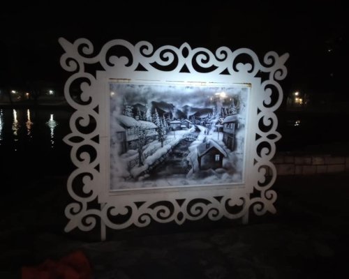 Зимна арт инсталация в парка на Разлог