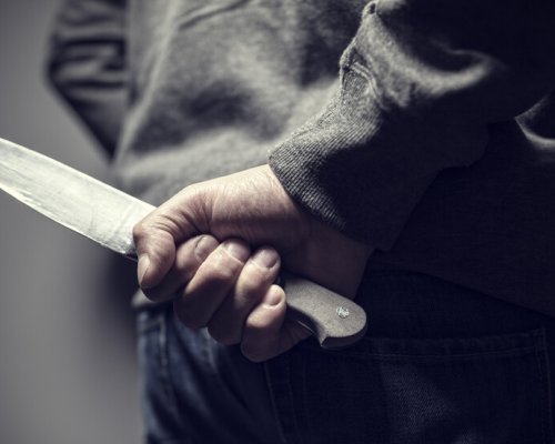 За ЧНГ: Алкохол, дрога и кръв в жилище в Банско! 44-годишна румънка наръгана с нож