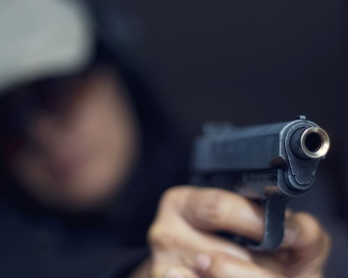 Стрелба и двама ранени при спор за дете в Кюстендил