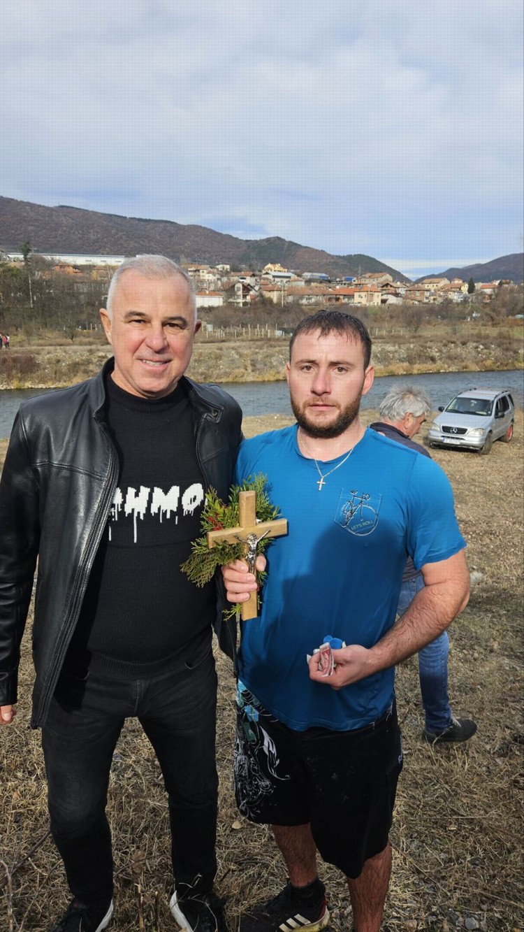 Денис Чапкънски спаси Светия кръст в  Симитли