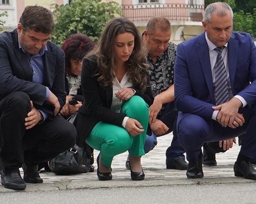 Ексуправителят на депото в Разлог Петър Белчев, уволнен от съпартийката му Гергана Фарфарова часове преди да сдаде властта на Кр. Герчев, съди Общината за 17 000 лв. обезщетение