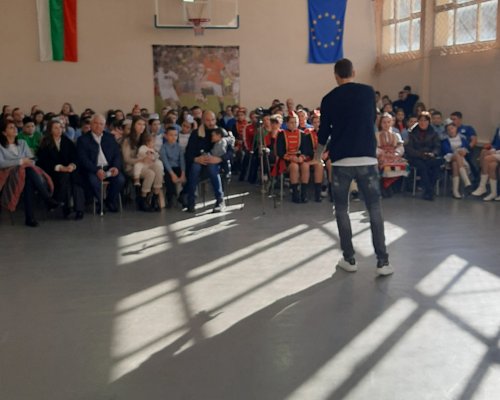 Димитър Бербатов откри Спортна зала Димитър Бербатов в Седмо училище