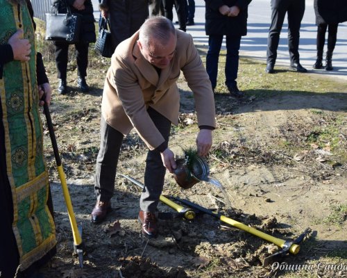 Започва изграждането на нова пешеходна алея в паркова зона