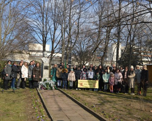 С ритуал по полагане на цветя благоевградската общественост почете паметта на Пейо Яворов и Мара Бунева