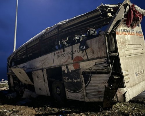 АД В ТУРЦИЯ! 9 убити в обърнат автобус