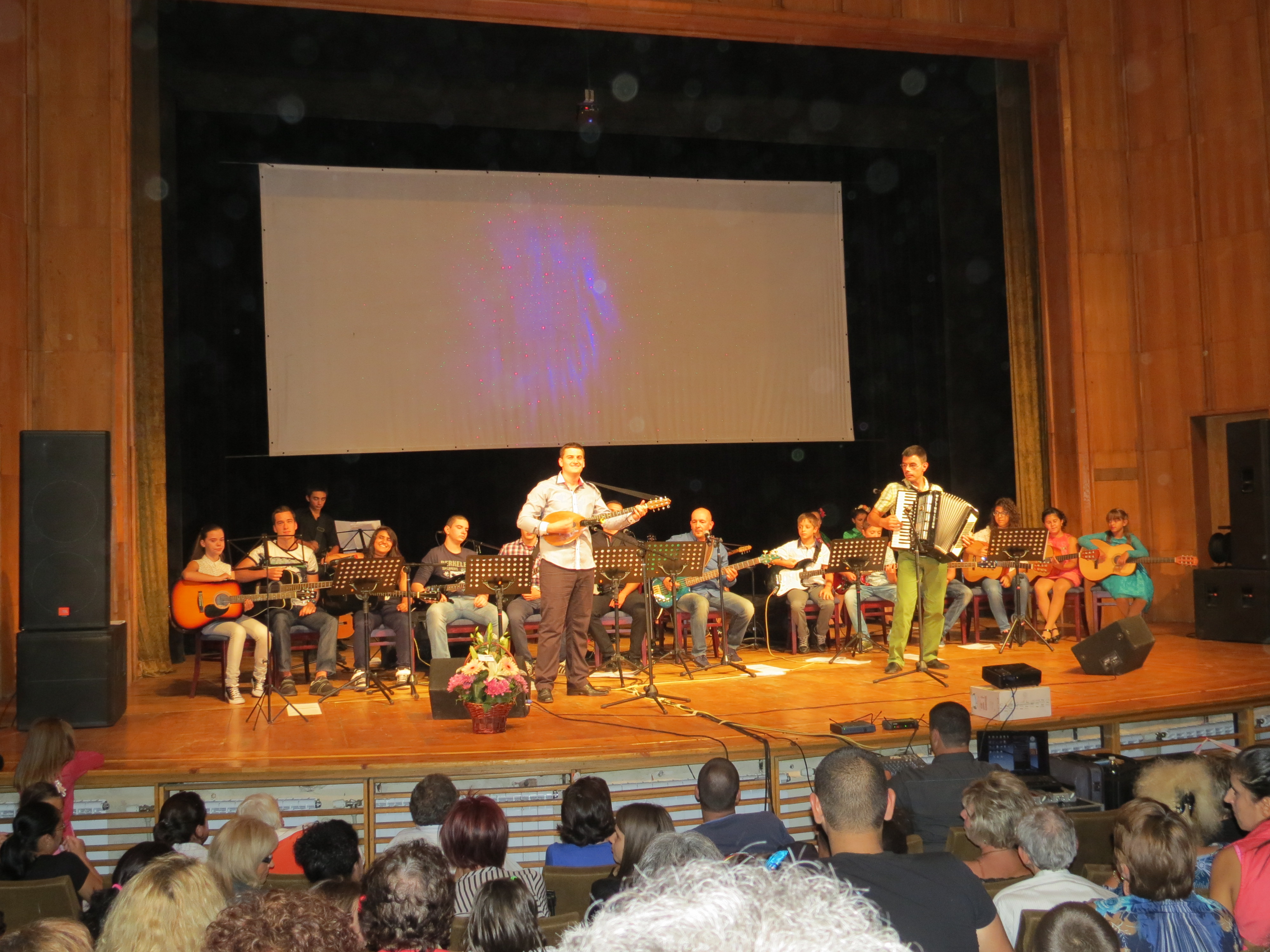 Концертът  5 години заедно” изпълни салона на читалището в Банско (снимки)