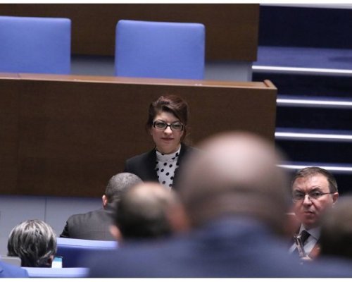 Парламентът освободи Десислава Атанасова от поста на народен представител