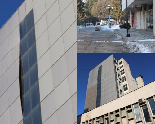 Силният вятър откърти метални пана от фасадата на сграда в центъра на Разлог