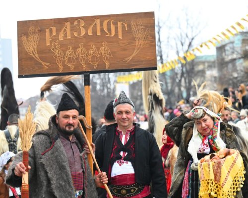 Старчевата с уникален спектакъл на Международния фестивал Сурва в Перник