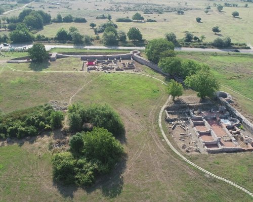 Иманяри повдигат булото на мистерията какво има под  Никополис АД нестум край Гърмен!  Намерена е първата порно монета