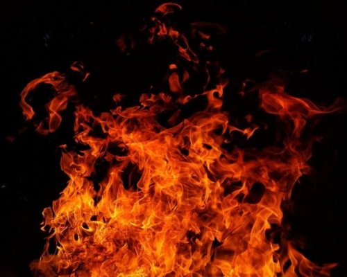 Мъж загина при пожар в дома си