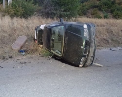 Автомобил самокатастрофира край Симитли