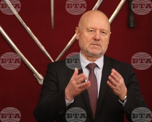 Тагарев не може да намери военни, пропагандата била виновна