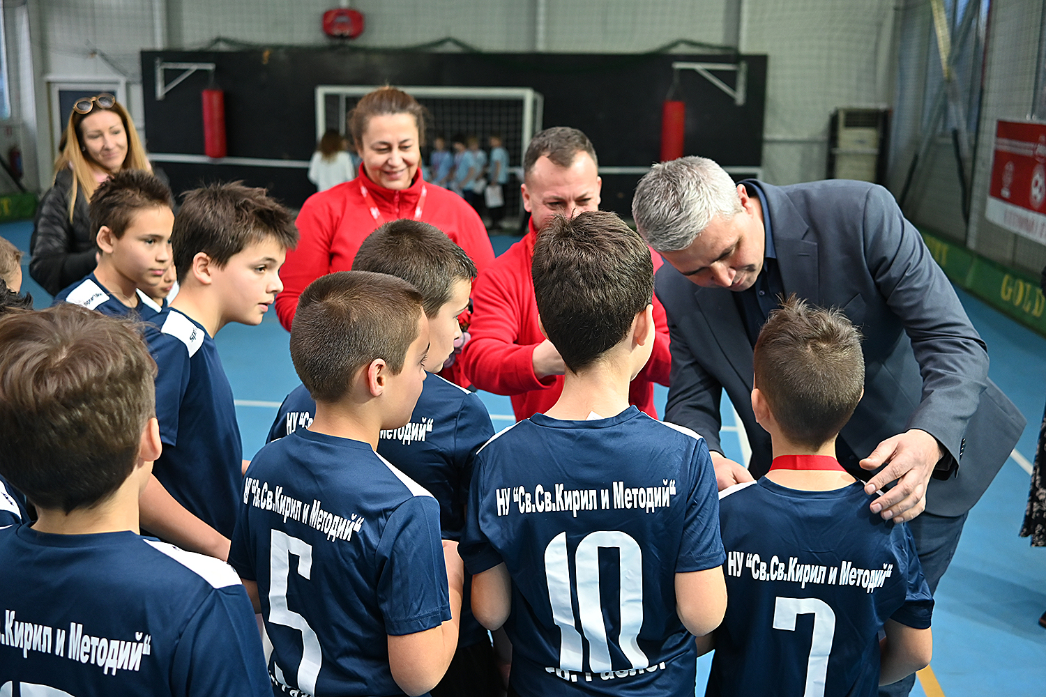 Отборът на Начално училище Яне Сандански в Разлог спечели общинския етап на детски турнир по мини футбол Арена Саяна