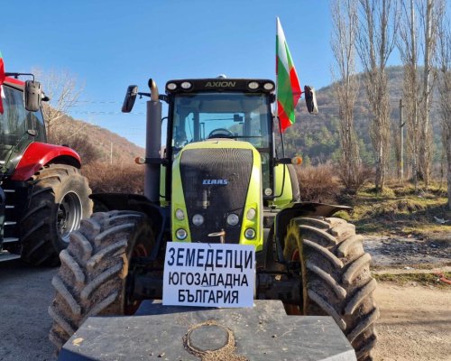 Отново: Земеделци блокираха движението за един час при полигона край Благоевград