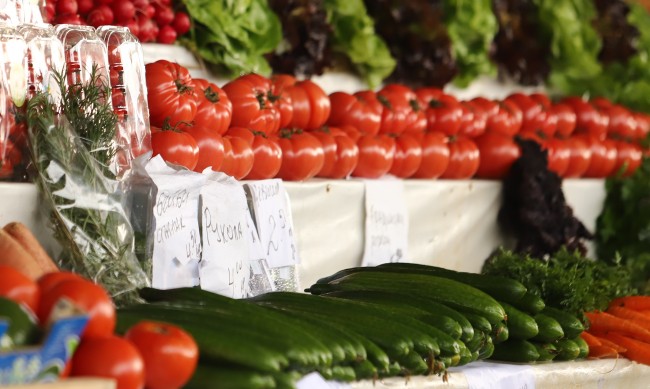 На борсата: Скок на цените на домати, краставици, пилешко