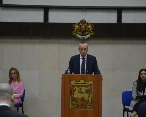 С категорично мнозинство съветниците приеха Бюджет 2024, кметът Байкушев поиска повече пари за деца със специални потребности, Центъра за личностно и творческо развитие и за селата