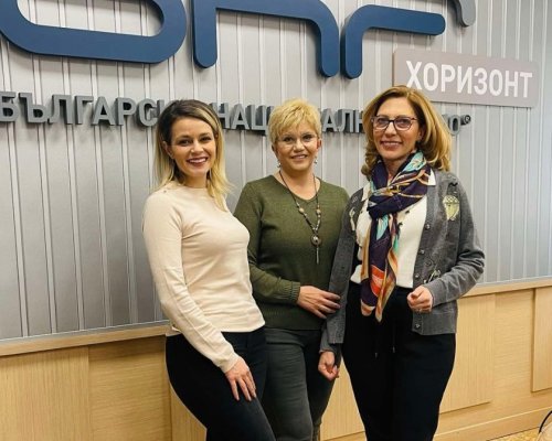 Неузнаваема: Николина Чакърдъкова смени лицето си