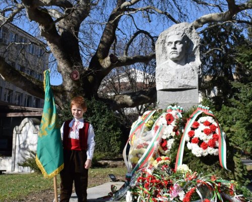 Поклон пред Васил Левски в Сандански