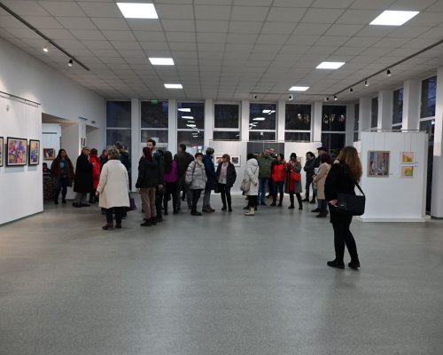 Творбите на над 50 автори са събрани в изложбата-За любовта и виното в Градската художествена галерия в Благоевград