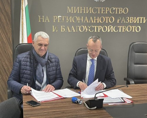 Кметът Методи Байкушев подписа първите споразумения за 8 000 000 лева финансиране от МРРБ