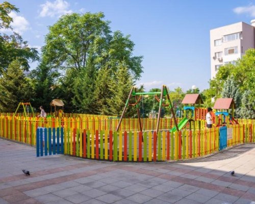 Мъж изхвърли марихуана на детска площадка в Благоевград