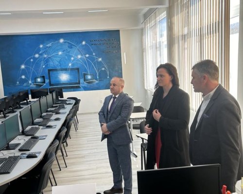 Нов кабинет по информационни технологии откриха в Спортно училище Пейо Яворов