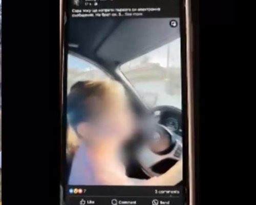 Дете управлява кола в скута на баща си, той се похвали с клипче в социалните мрежи
