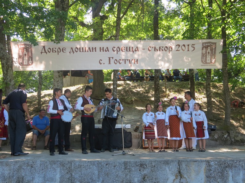 Кметът Георги Икономов и председателят на ОбС - Банско В. Колчагов бяха гости на събора в село Гостун снимка 2