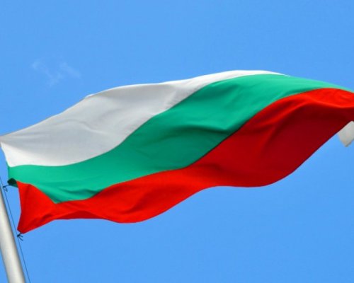 Издигане на националния флаг, полагане на венци и цветя и концерт на Ансамбъл Пирин-част от честванията в Благоевград за 3 март