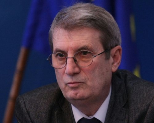 Министър Хинков: Евтини лекарства трайно изчезват от българския пазар