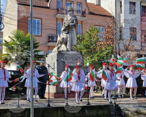 С художествена композиция и концерт община Петрич отбеляза 146 години от Освобождението на България