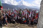 Стотици жители и гости на Симитли се поклониха пред паметника на загиналите герои на връх Кръста, край село Ракитна