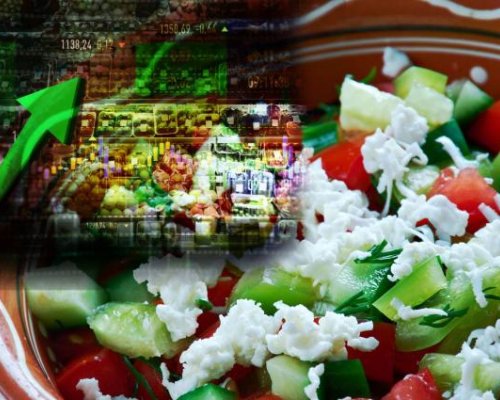 Шопската салата с 3 лева отгоре с наш домат