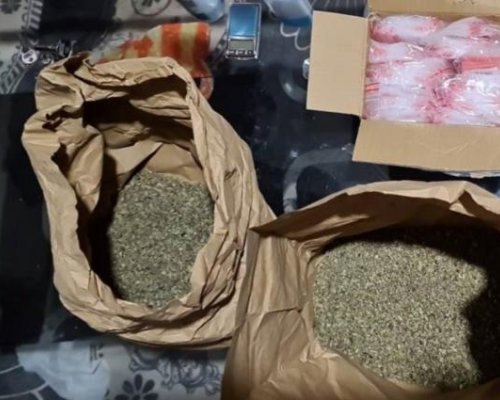Белезници за четирима спипани с марихуана