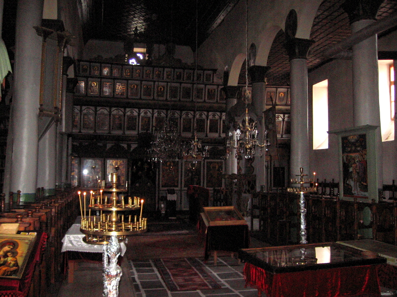 Pеставрират иконостаса и колоните на храма в Гоце Делчев